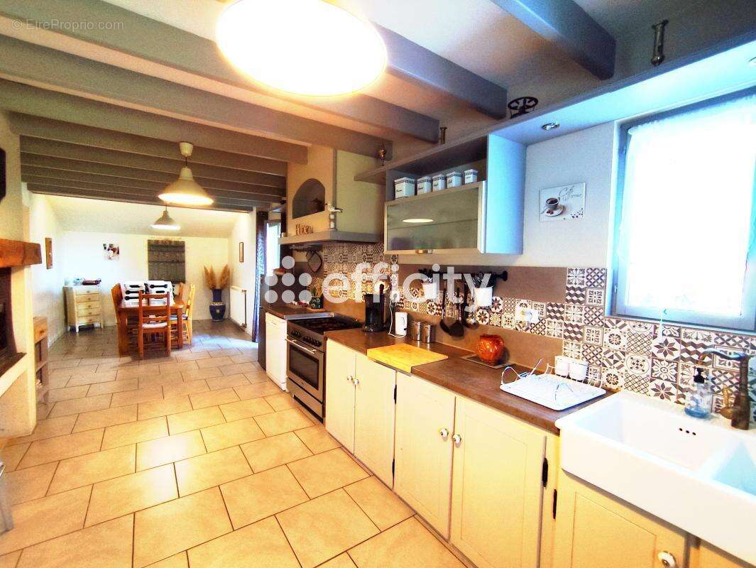 Maison à BRIZAMBOURG