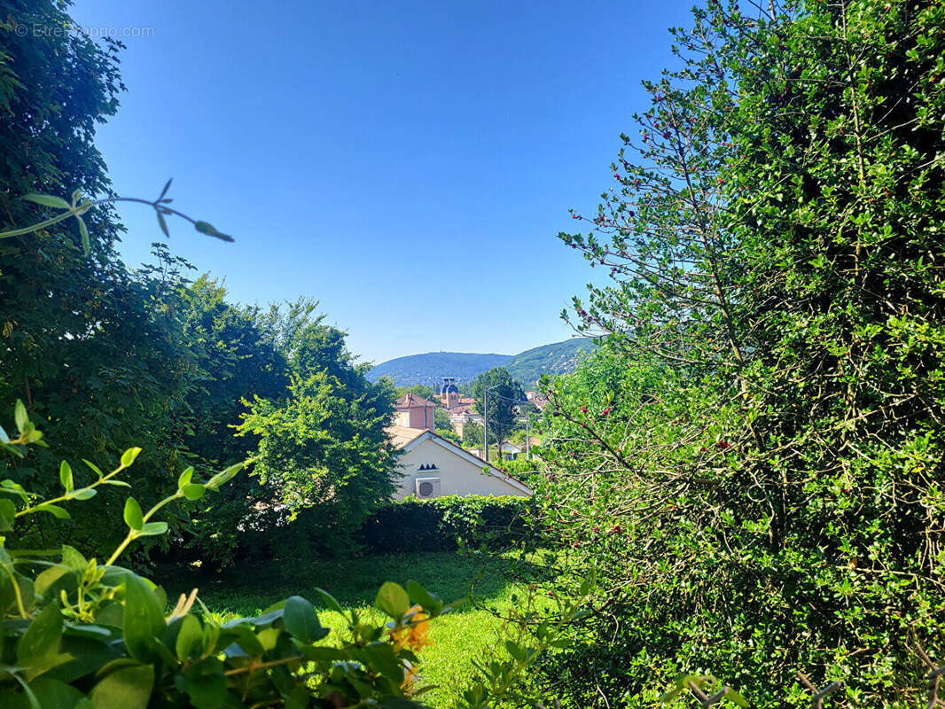 Appartement à NEUVILLE-SUR-SAONE