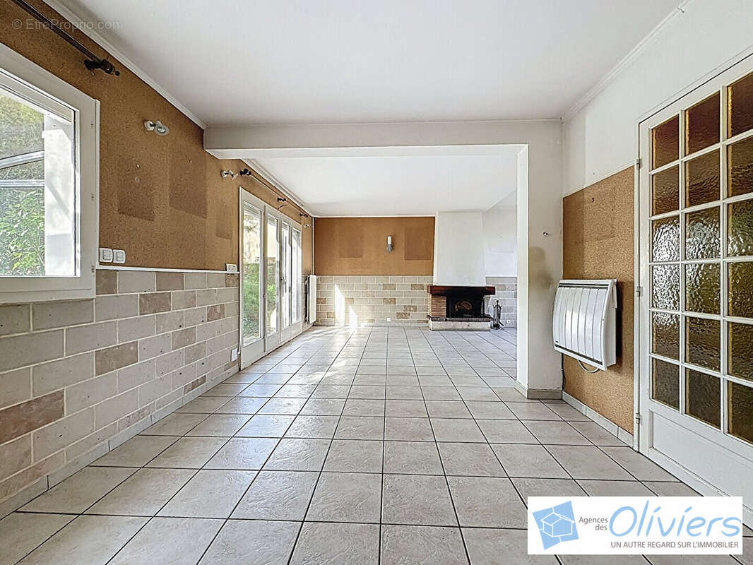 Maison à VOISINS-LE-BRETONNEUX