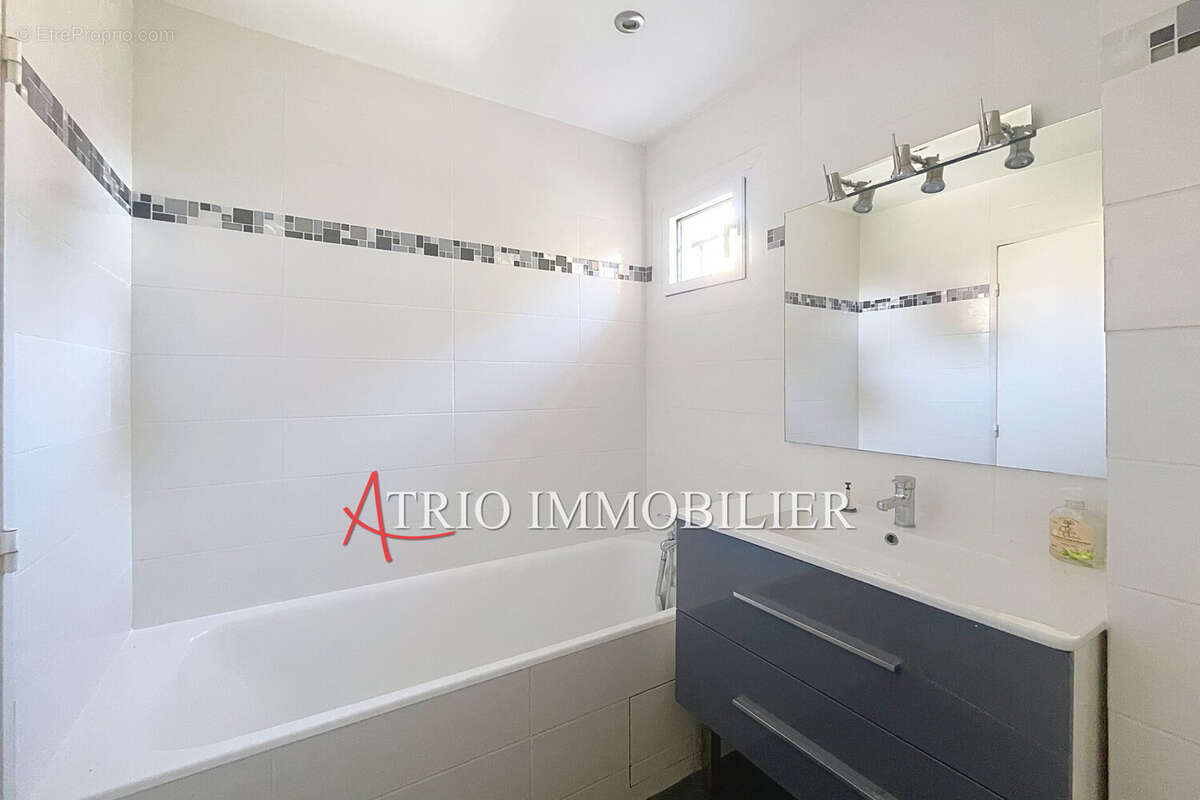 Maison à SAINT-LAURENT-DU-VAR