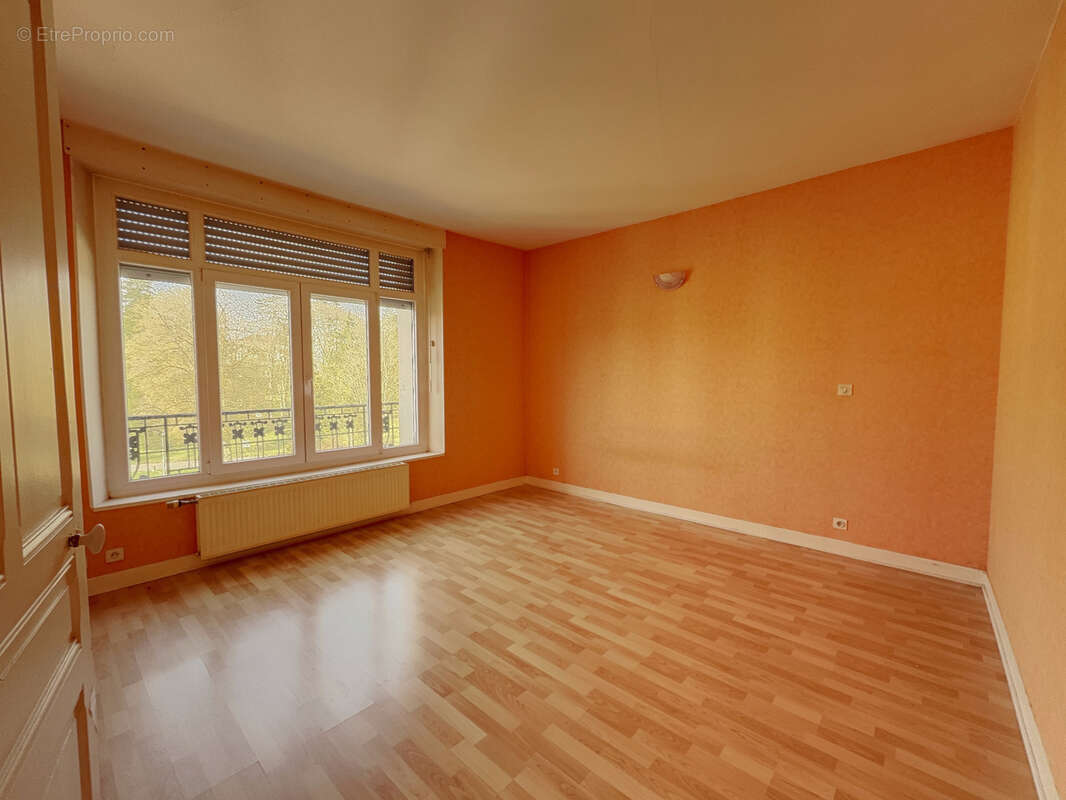 Appartement à CONTREXEVILLE