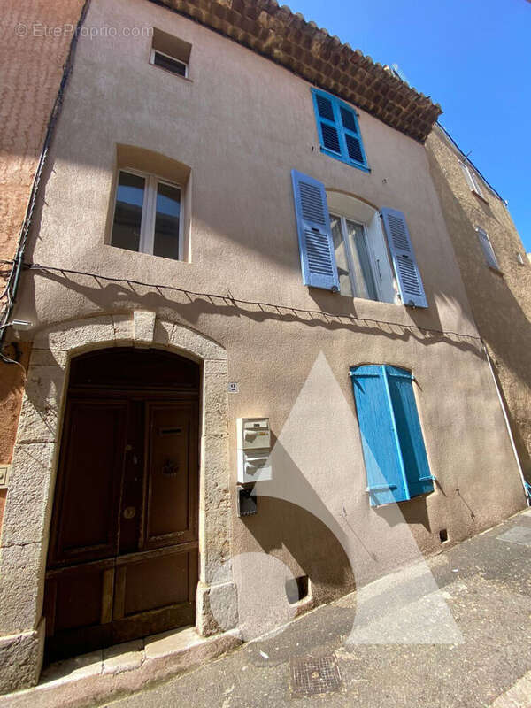 Appartement à REGUSSE