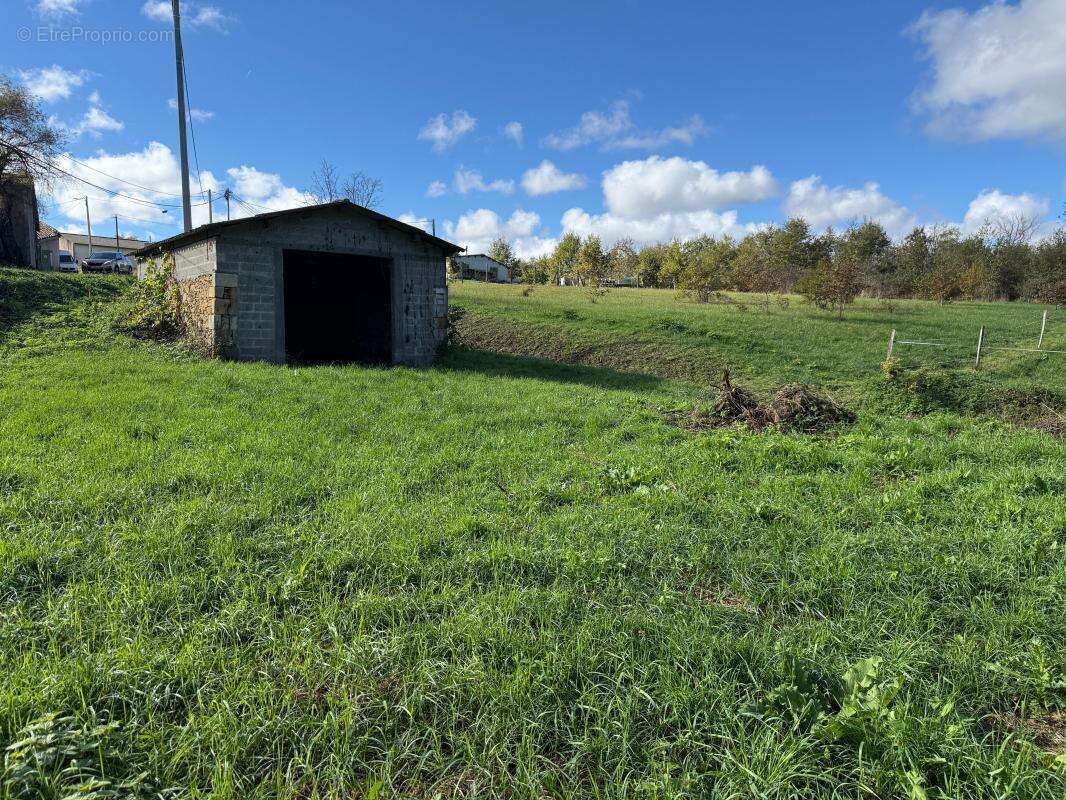 Terrain à SAINT-MAIXANT