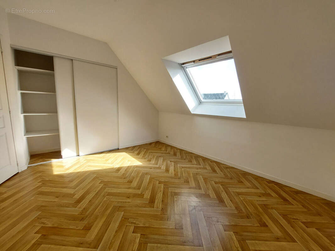 Maison à MONTREUIL-LE-GAST