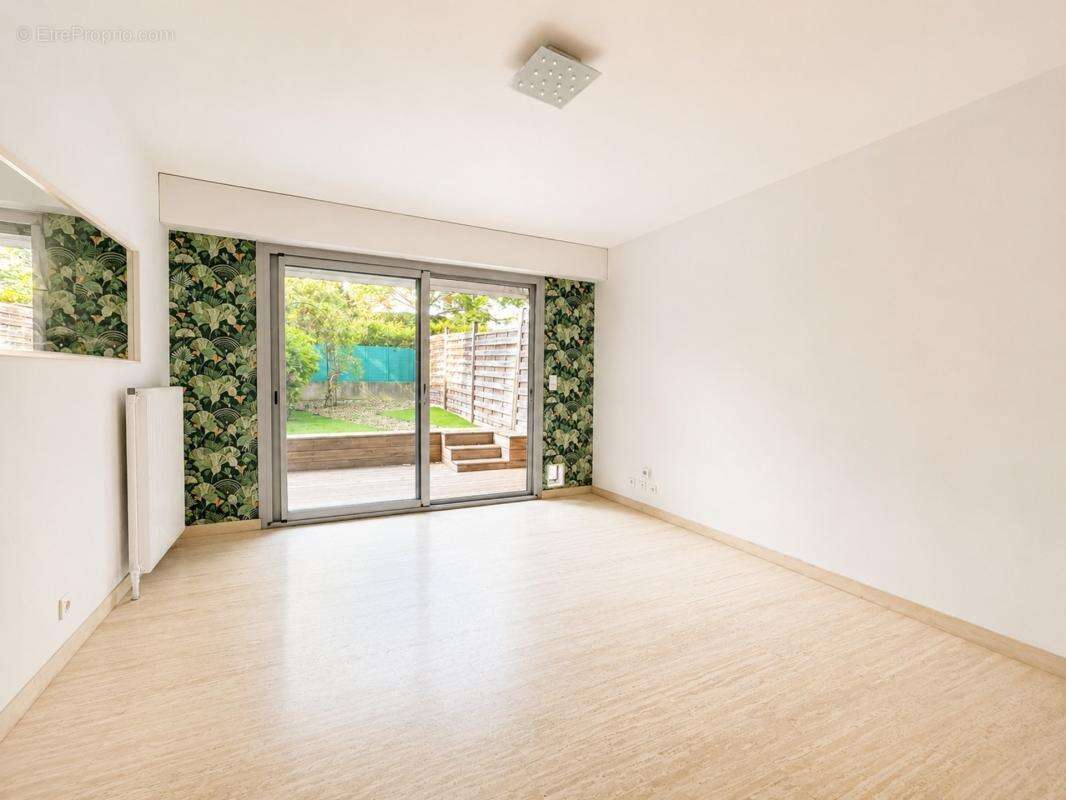 Appartement - 2 pièces - Jardin - Cave - Parking - Piscine - Tennis - Parc - Proche Parc Montcalm - Ligne 5 Tramway - photo 3