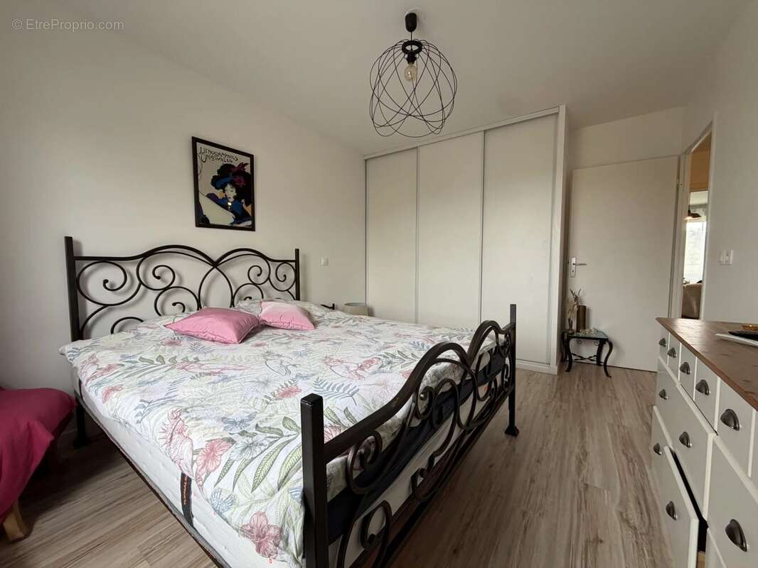 Appartement à LE MESNIL-SAINT-DENIS