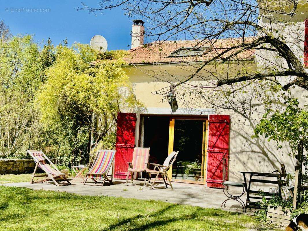 Maison à LE PUY-SAINTE-REPARADE