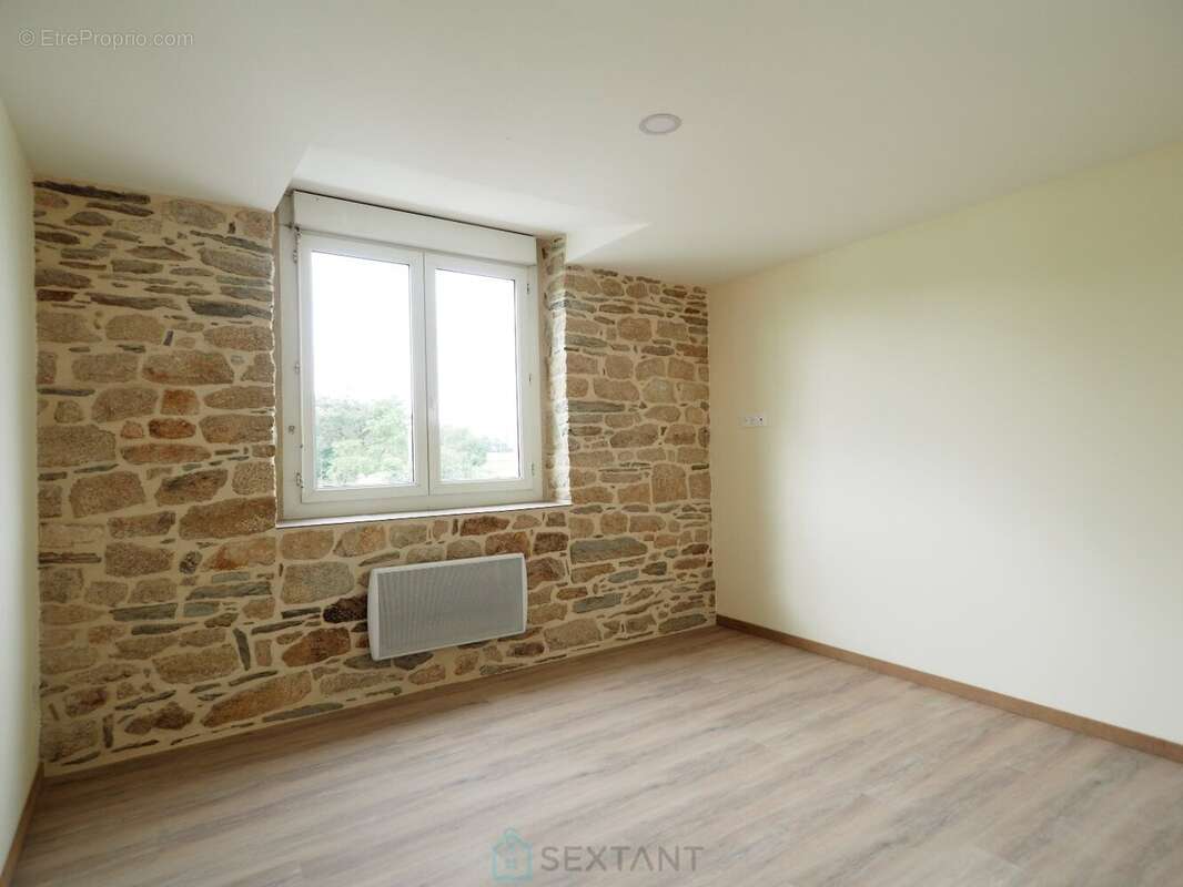 Remungol - Immeuble 157 m² + 50 m² complémentaires avec petit espace jardin intérieur - photo 10