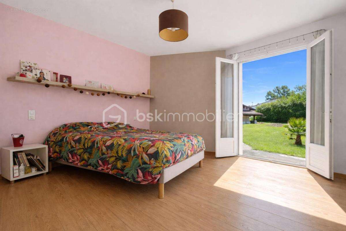 Exclusivité – villa d’architecte de plain-pied – 210 m² – un art de vivre entre lumière, volumes & élégance - photo 13