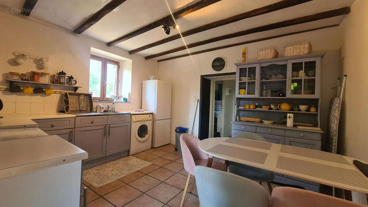 cuisine (1) - Maison à AUBETERRE-SUR-DRONNE