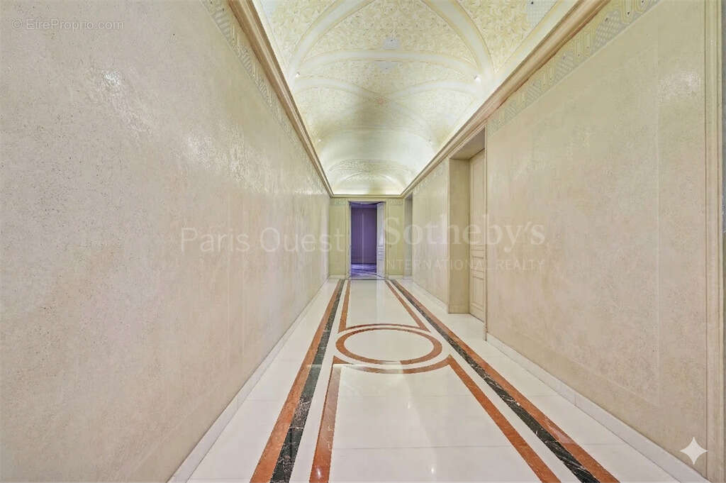 Appartement à PARIS-16E