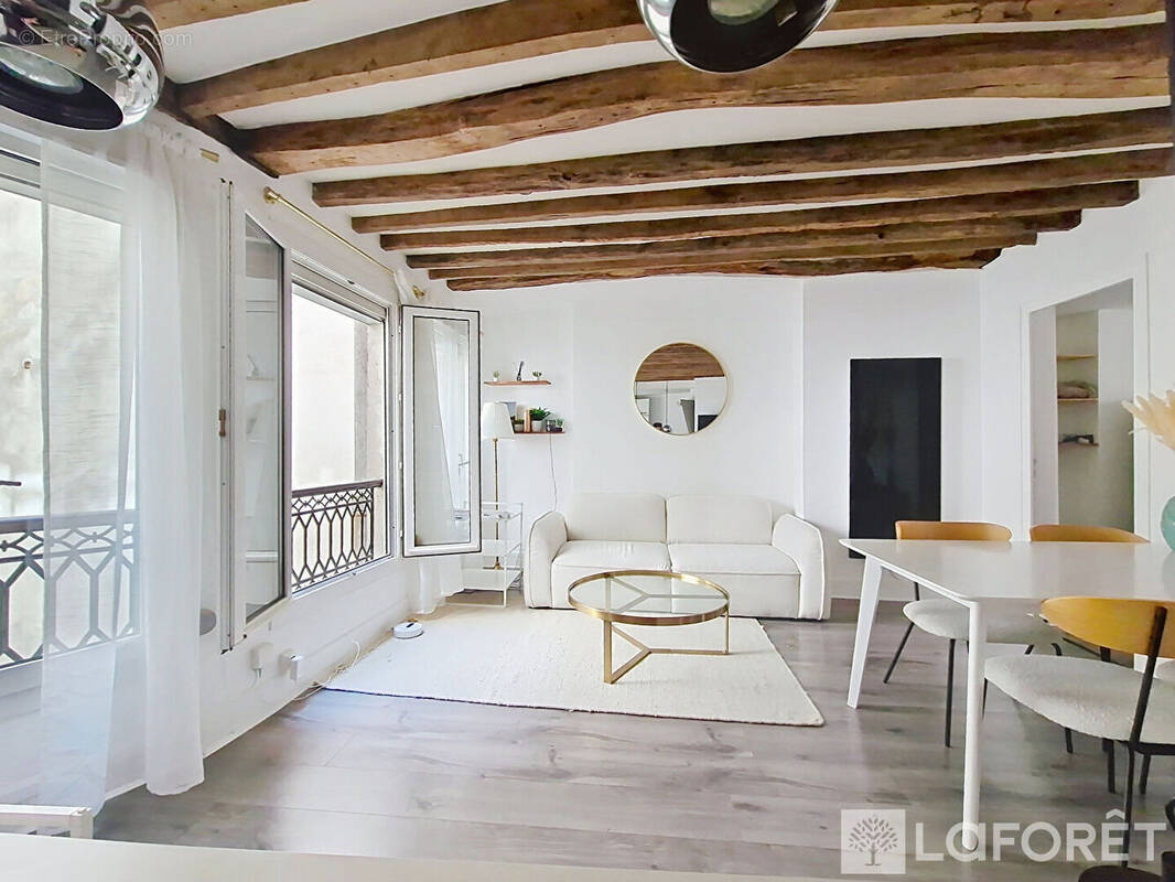 Appartement à PARIS-1E