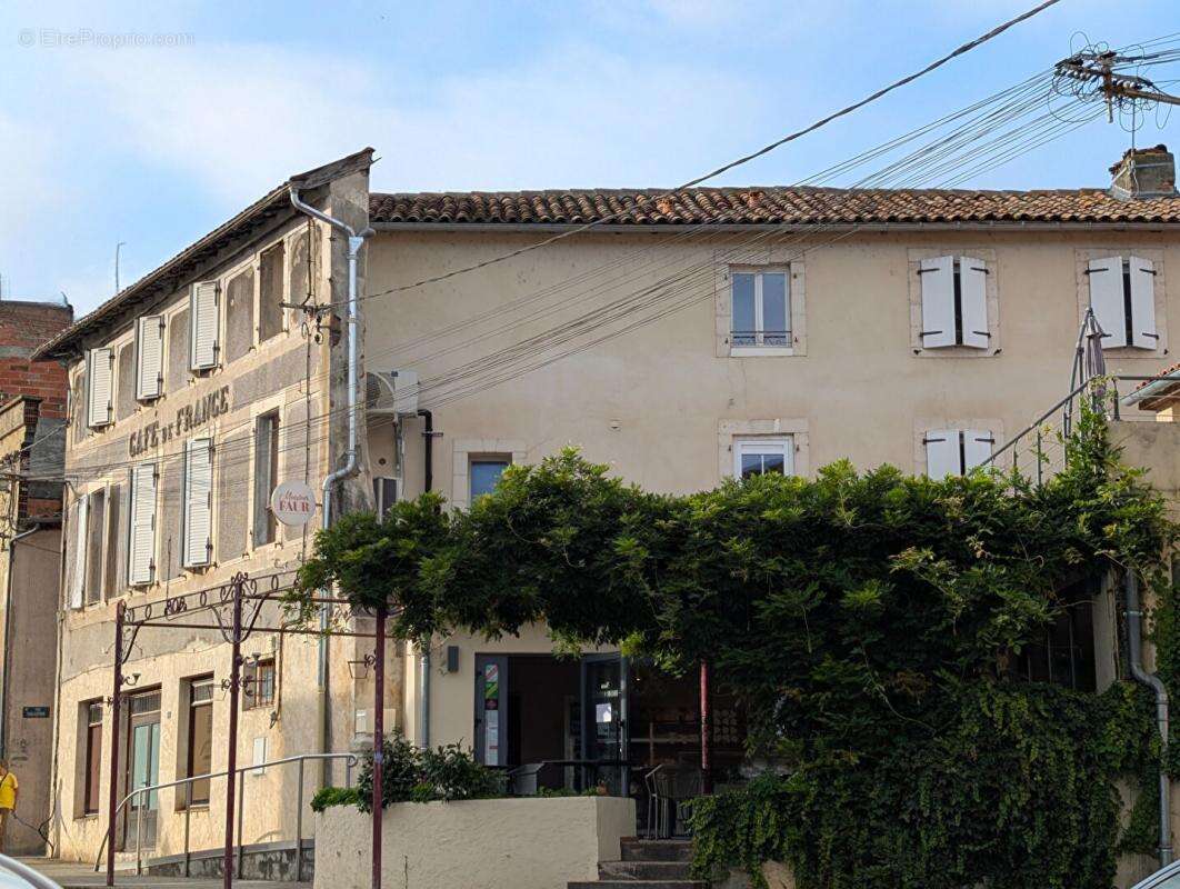 Appartement à CAZERES