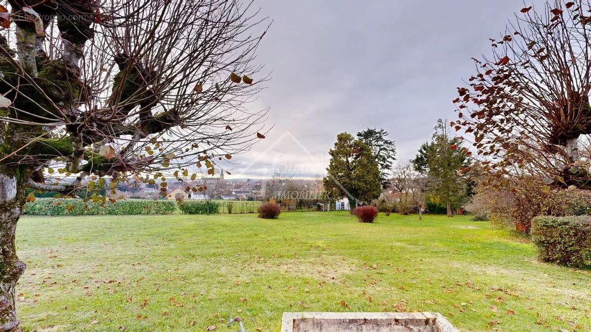 Maison à DOMPIERRE-SUR-BESBRE