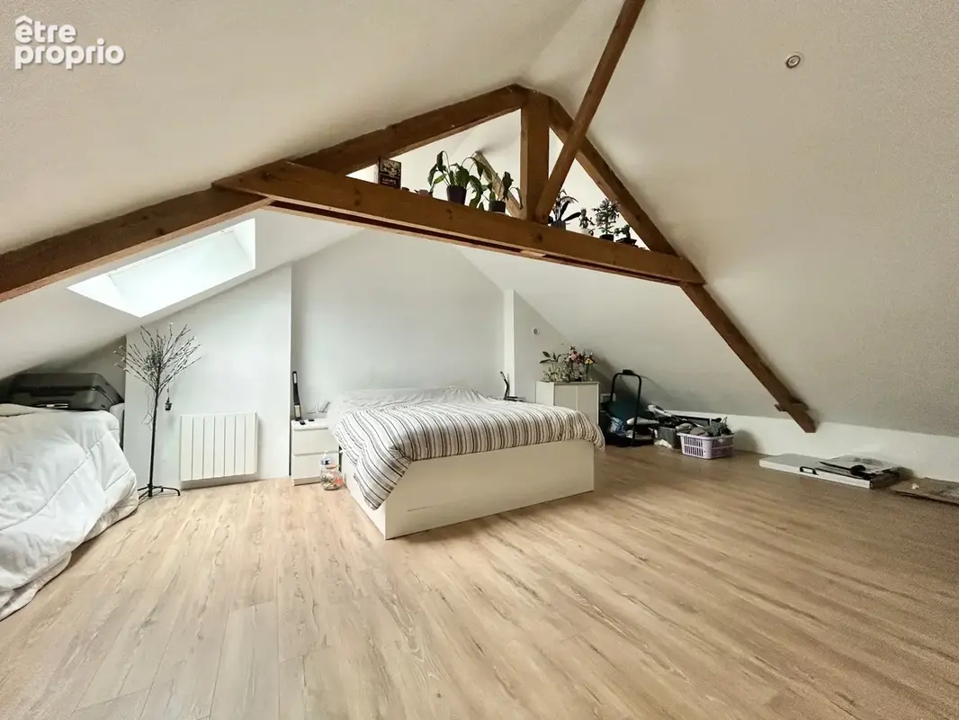 Maison aux beaux volumes avec jardin et stationnement privatif ! - photo 7