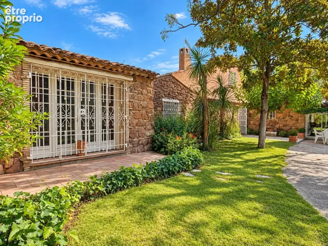 Maison 8 pièces 233 m² à vendre à Roquebrune-Sur-Argens (83520) - photo 3