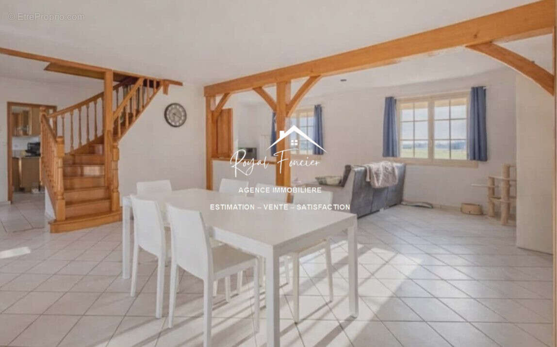 Séjour 30.50 m² - Maison à PORTS