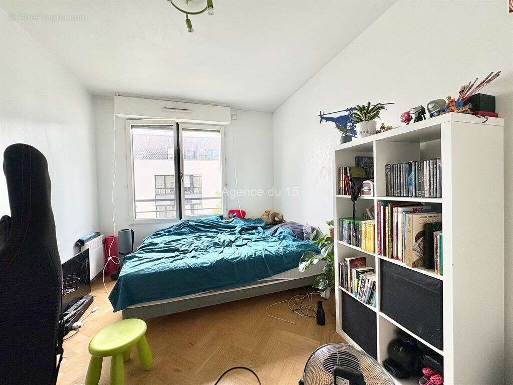 Issy - quai de seine / appartement familial / terrasse / vue degagee / cave / parking / - photo 7