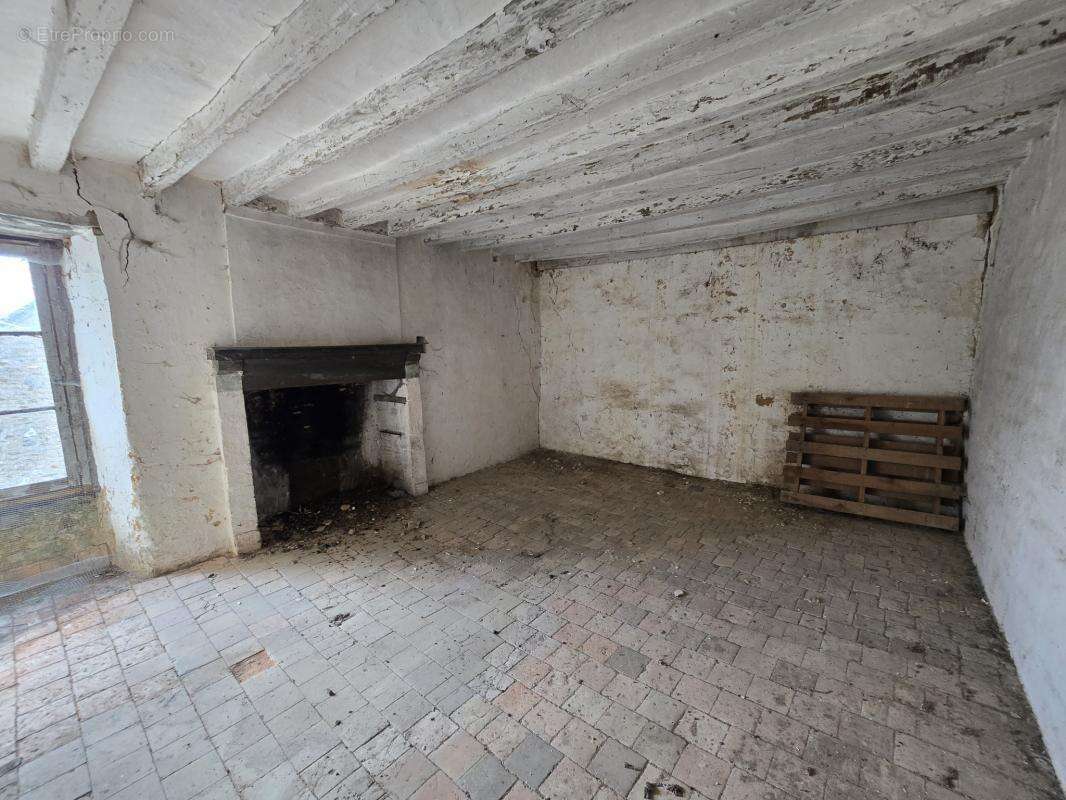 Parking à AUVERS-LE-HAMON