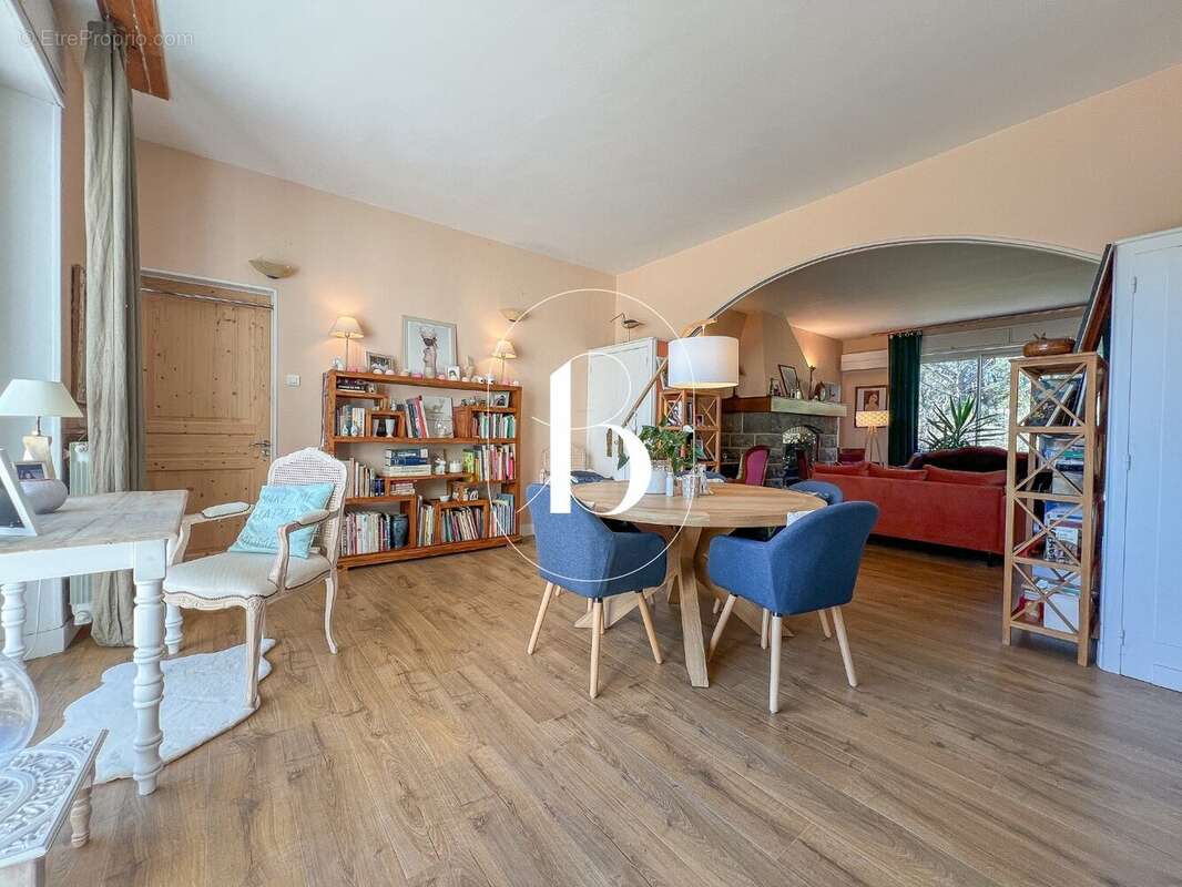 Maison à VALLON-PONT-D'ARC