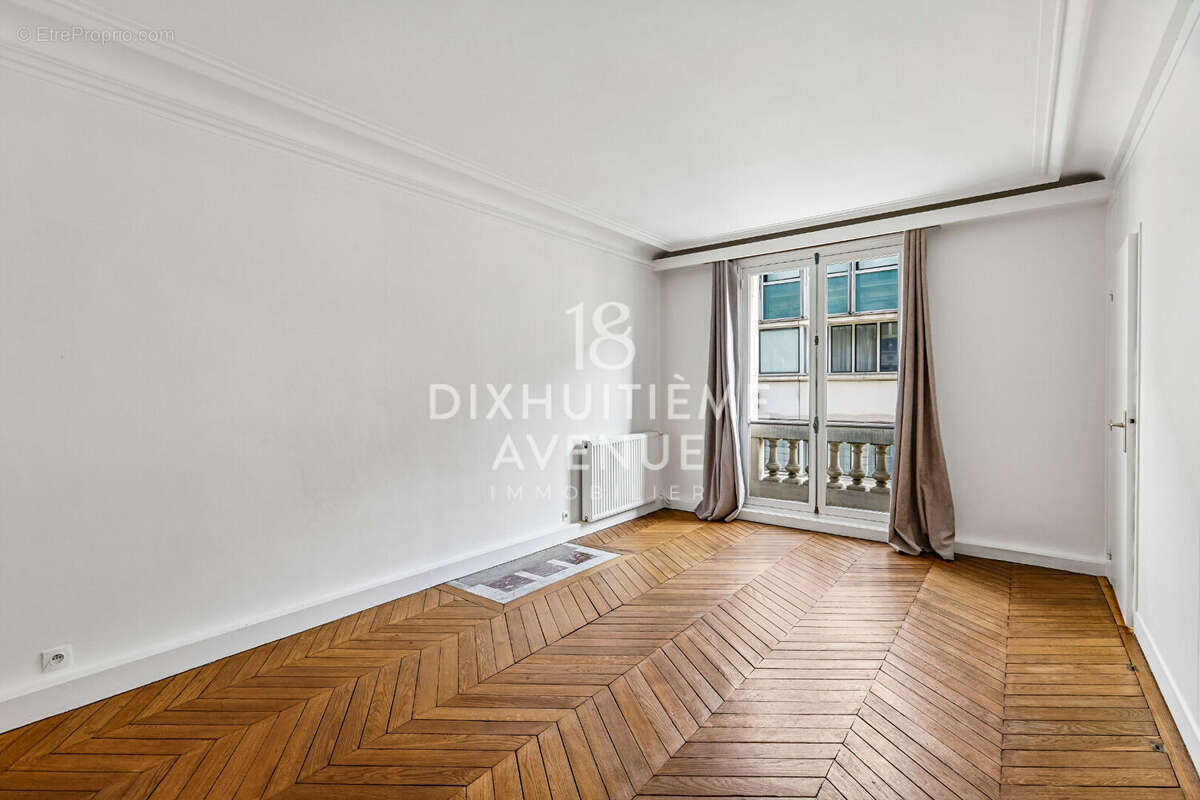 Appartement à PARIS-18E