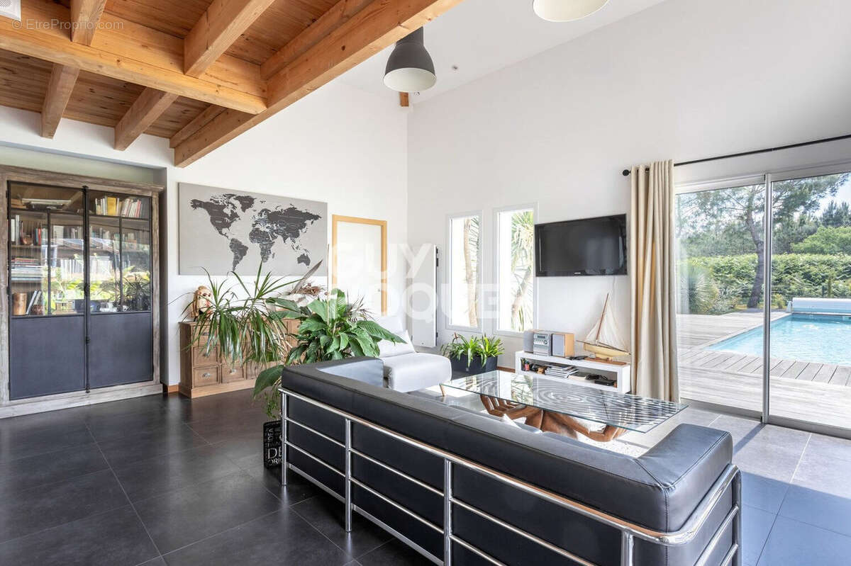 Maison à PARENTIS-EN-BORN