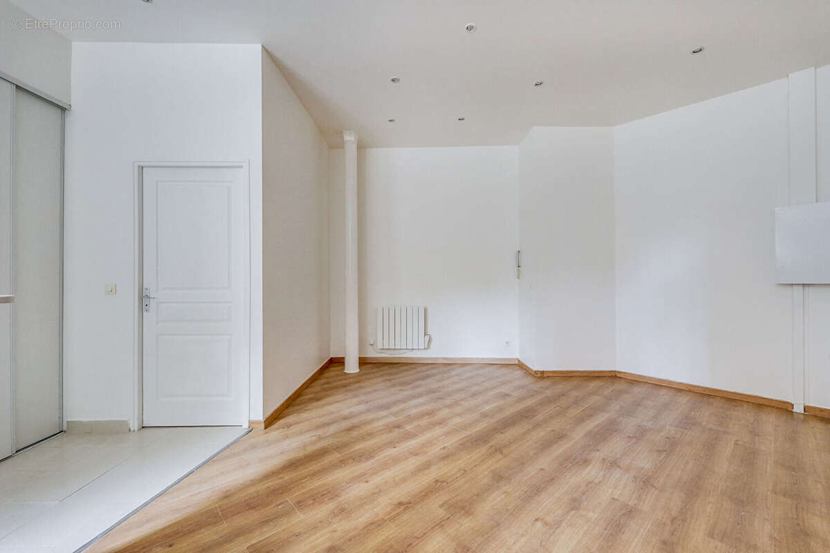 Appartement à PARIS-14E