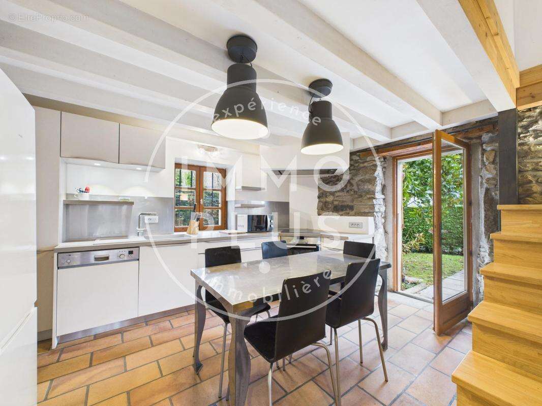 Appartement à ALLONZIER-LA-CAILLE