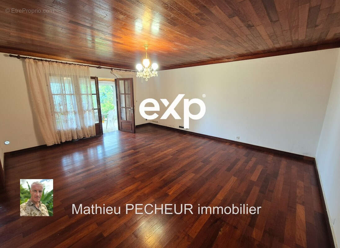 Maison 190 m² à Sainte-Marie  - photo 7