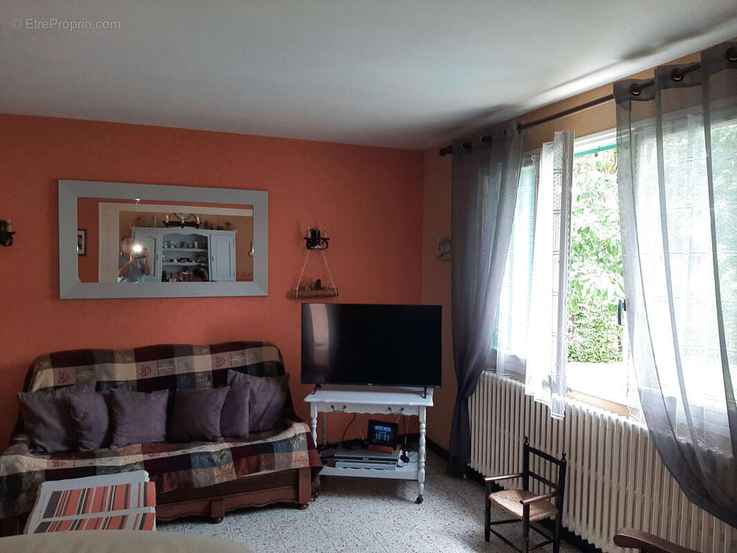 Maison à BAGE-LE-CHATEL