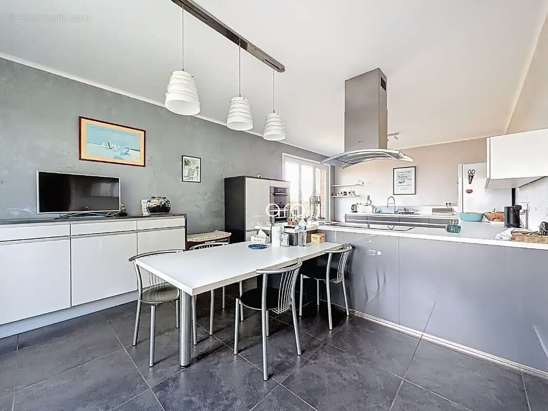 Maison 225 m² à Genech  - photo 6