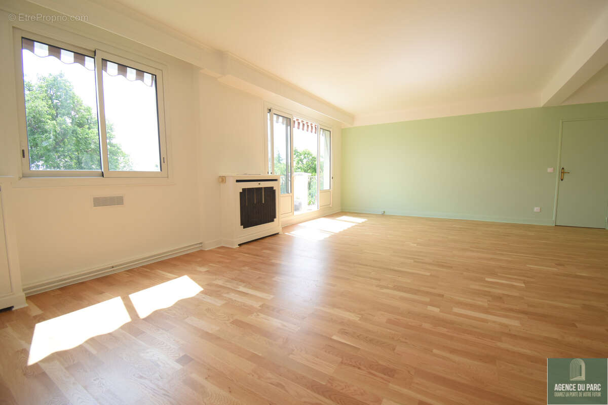 Appartement à VILLE-D'AVRAY