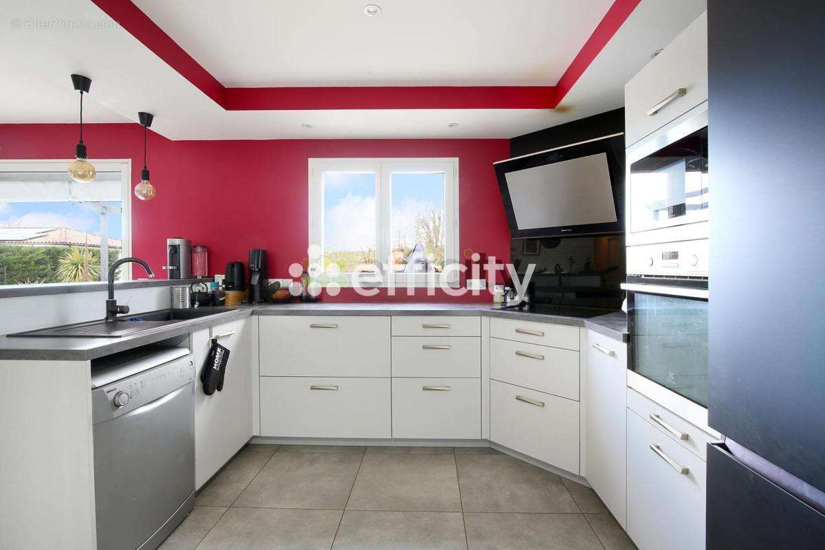 Maison à LAUZERVILLE