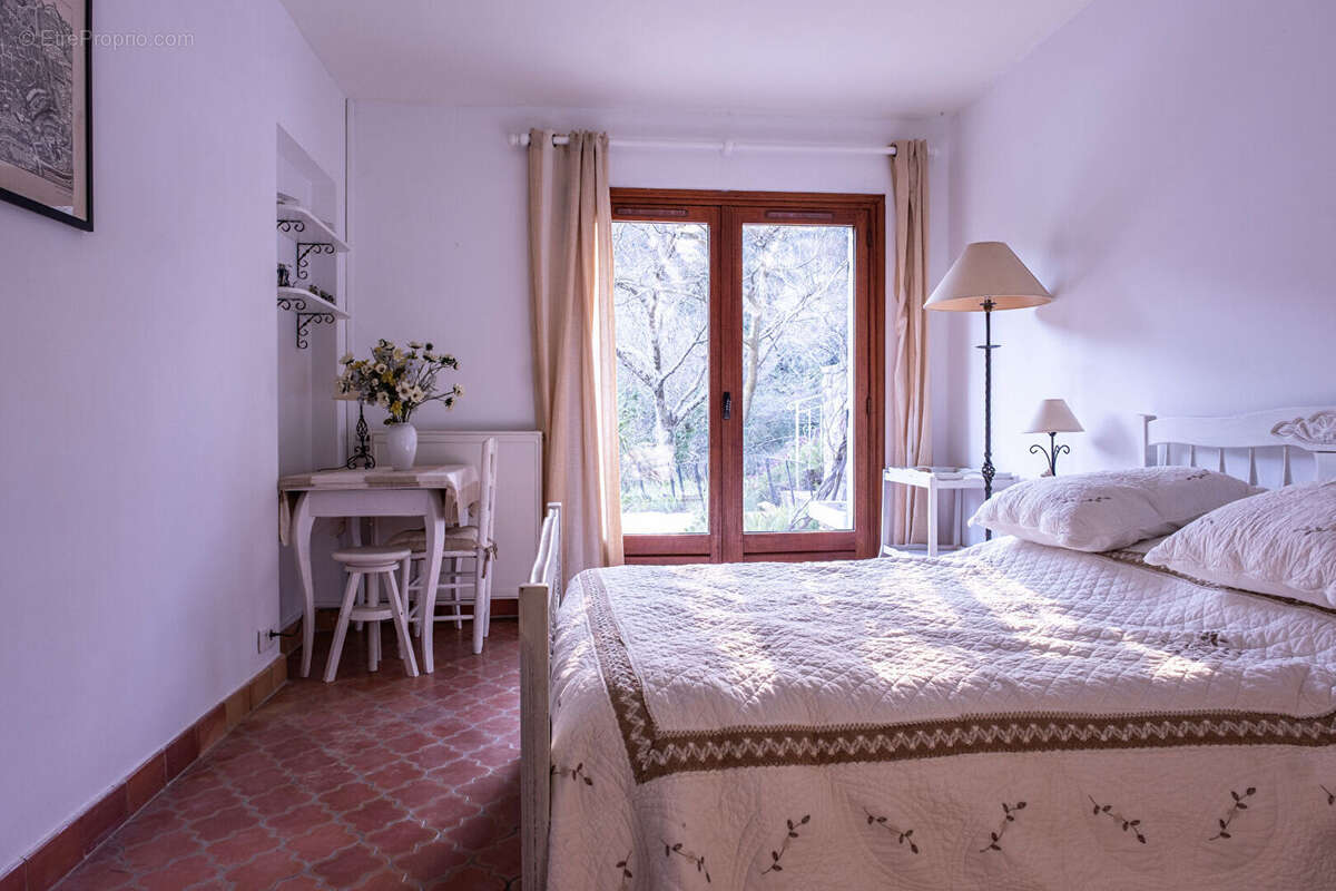 Maison à MEOUNES-LES-MONTRIEUX