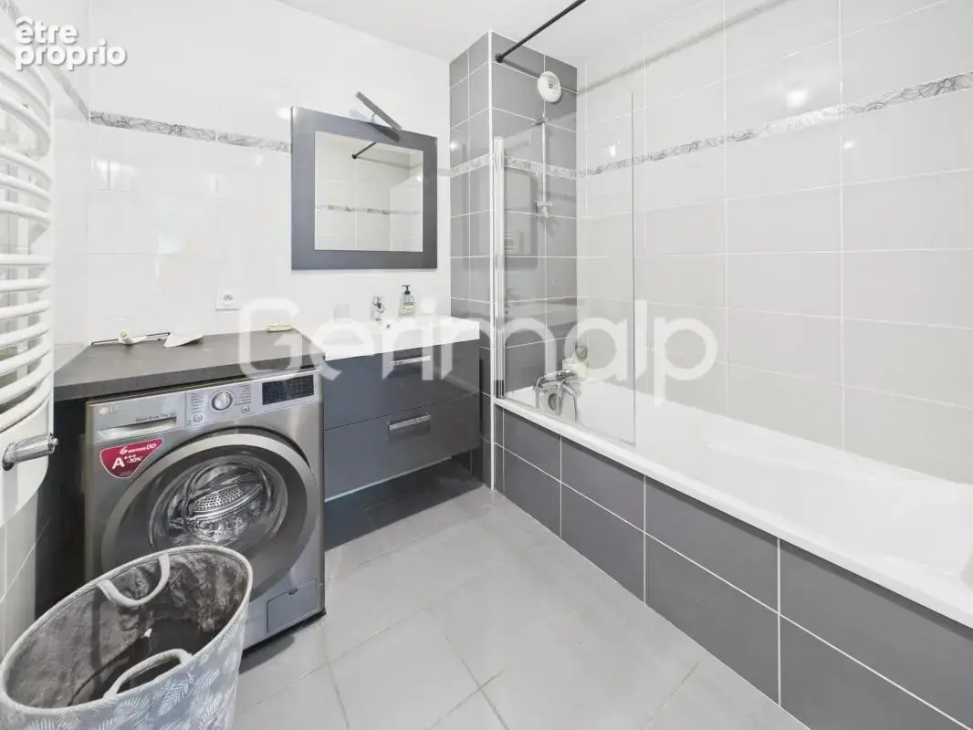 Vente - Appartement - 3 pièces + cuisine - 65 m² - 395 000 € - - photo 10