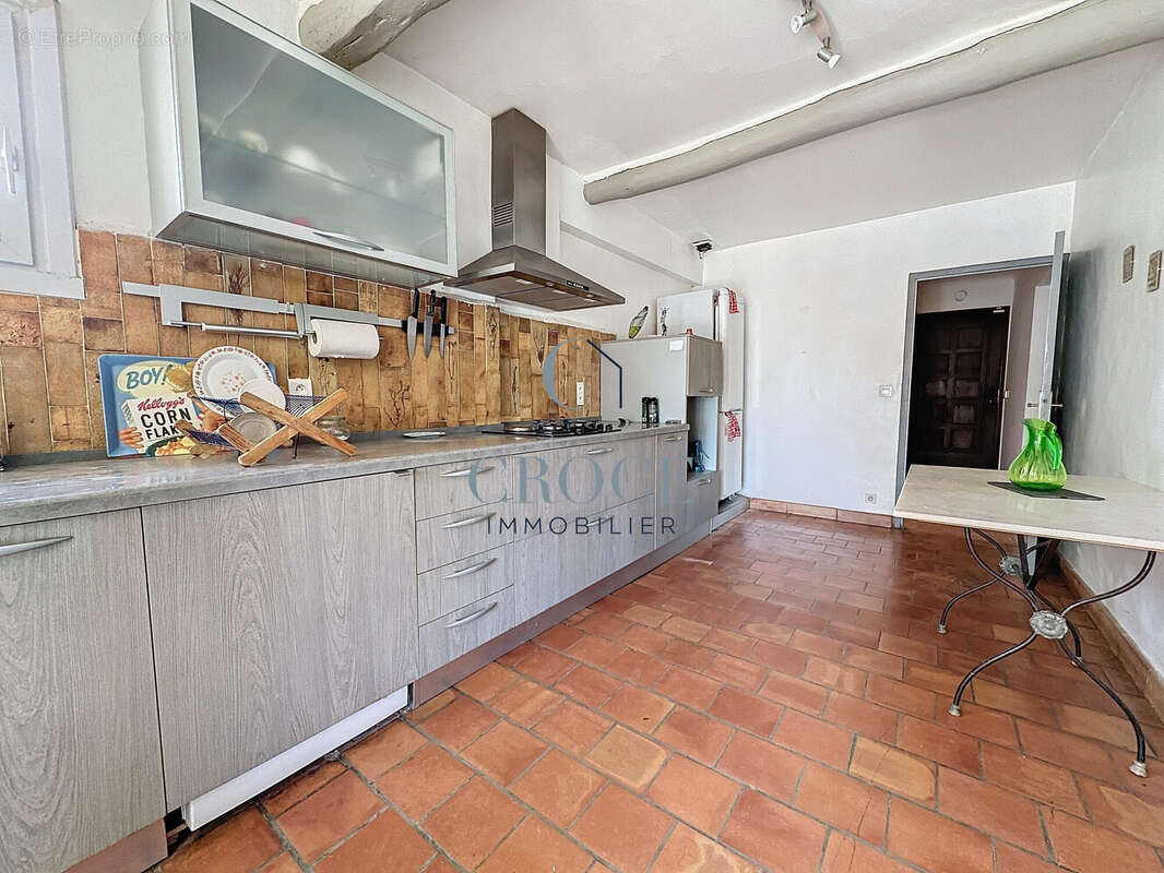 Cuisine maison 1 - Maison à MONTAREN-ET-SAINT-MEDIERS