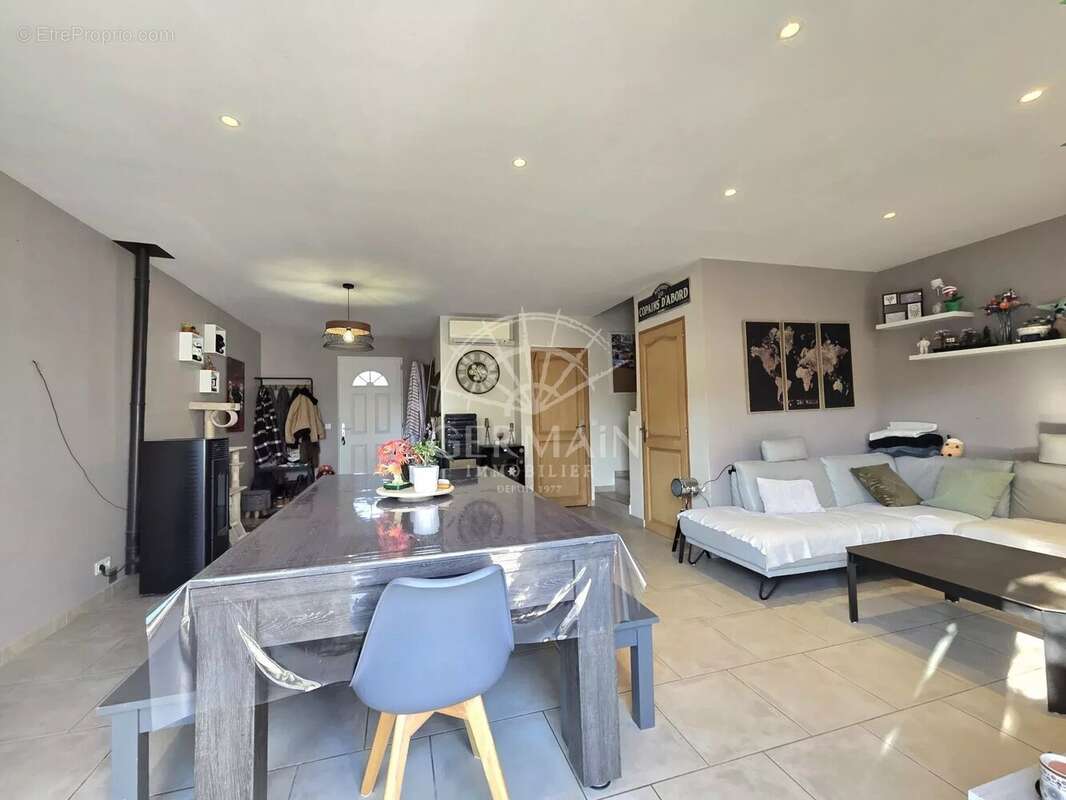 Maison à PERNES-LES-FONTAINES