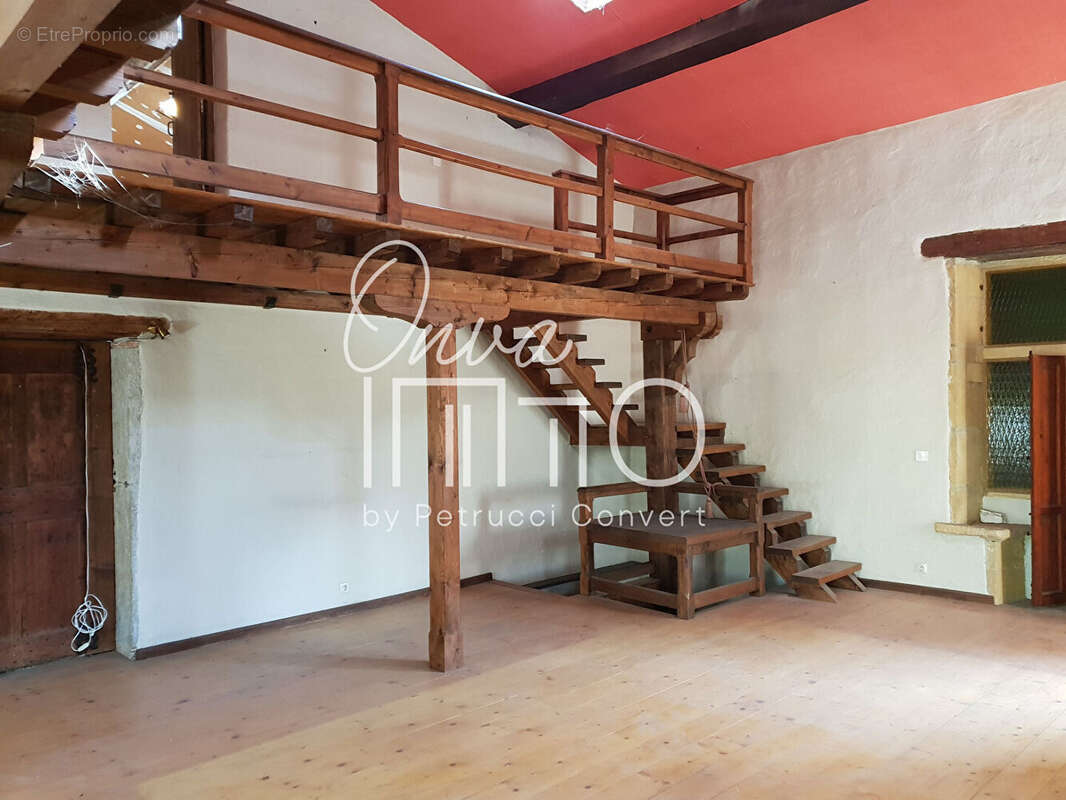 Maison à COLLONGES-AU-MONT-D&#039;OR