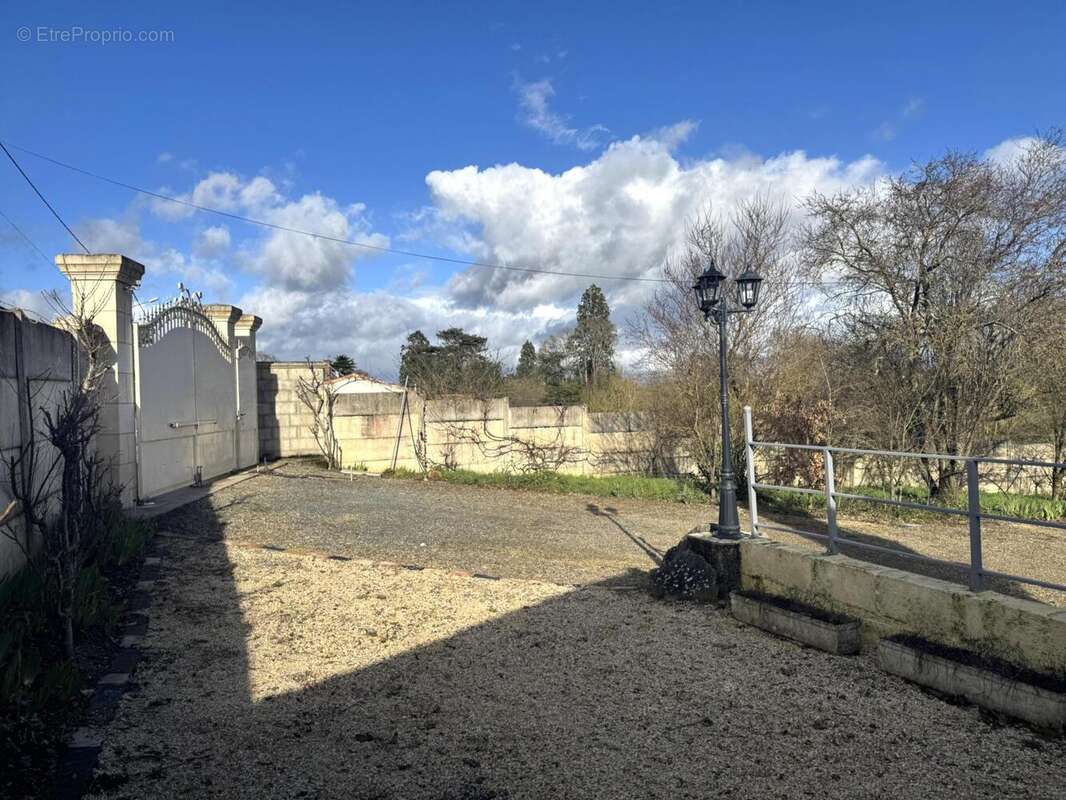   - Maison à BOUILLE-LORETZ