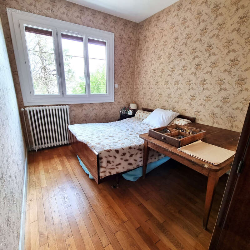 Maison à MONTGIVRAY