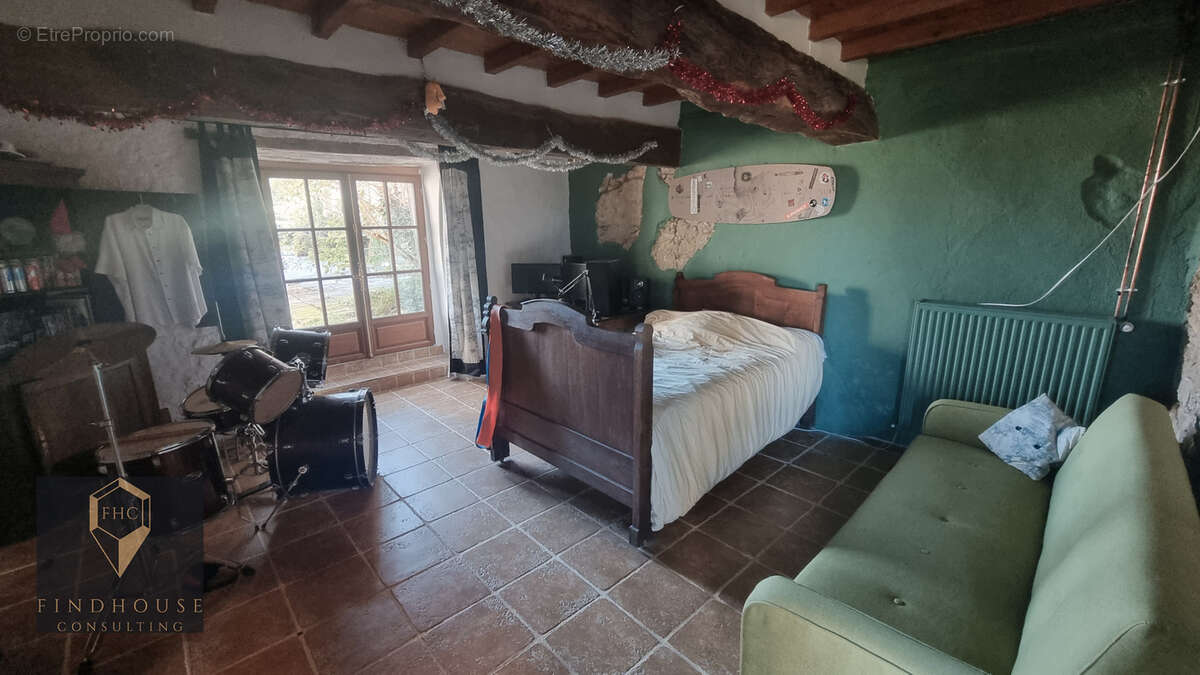 Maison à POUY-DE-TOUGES