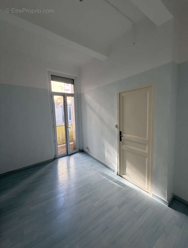 Appartement à MARSEILLE-5E