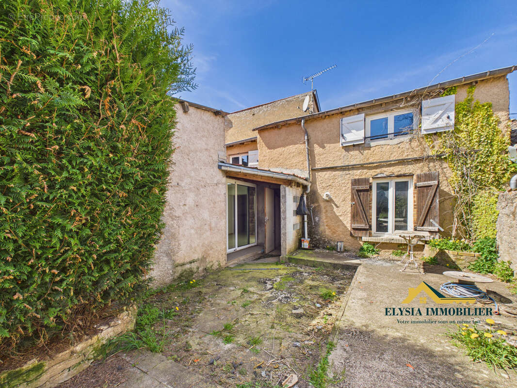 Maison à COLOMBEY-LES-BELLES