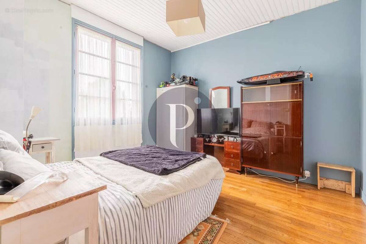 Maison à VERRIERES-LE-BUISSON