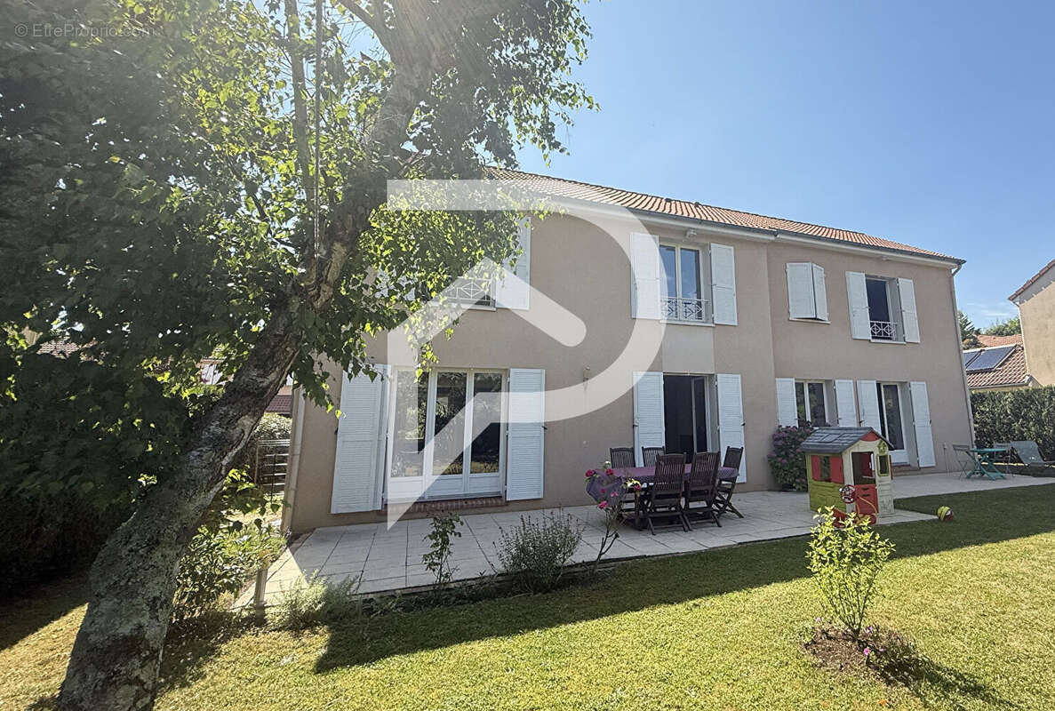 Maison à OZOIR-LA-FERRIERE