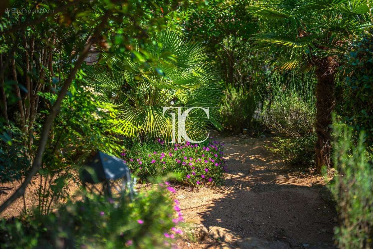 Maison à LABLACHERE