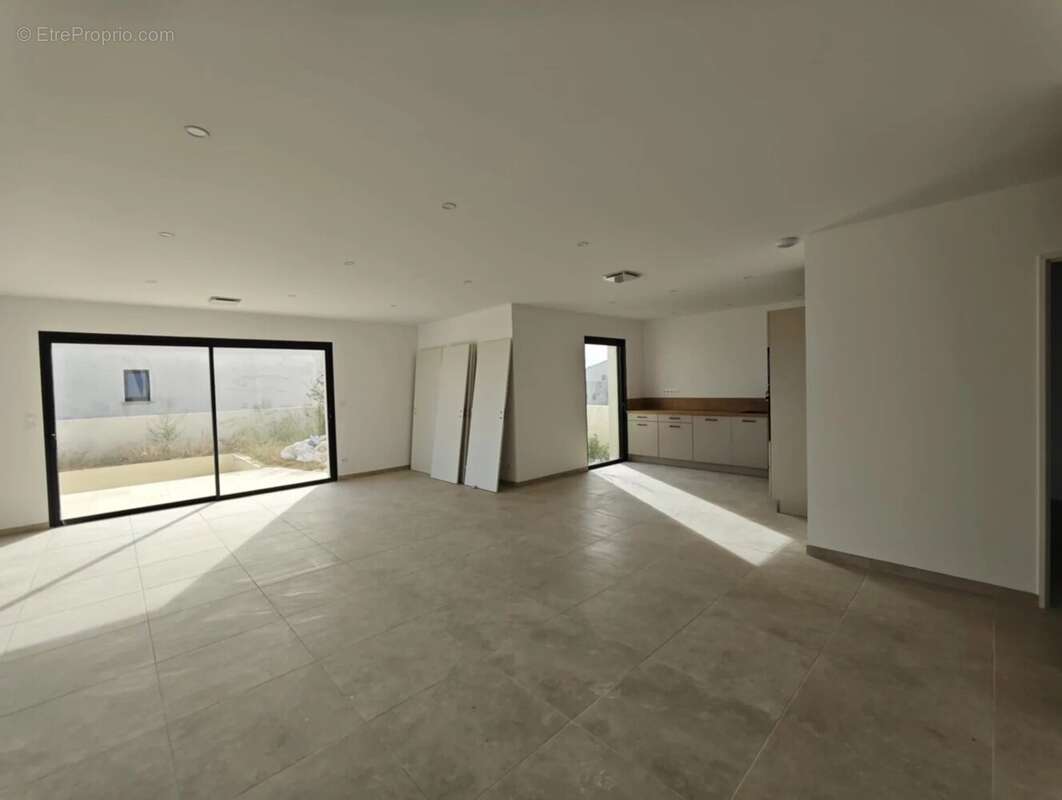 Maison neuve plain pied type 4 avec garage et piscine - photo 2