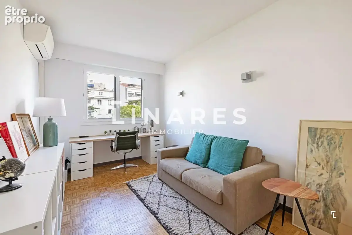 PRIVILEGE MERMOZ - Appartement T3 de 83 m2 - Terrasse de 7 m2 - Garage -  13008 Carré d'or - photo 8