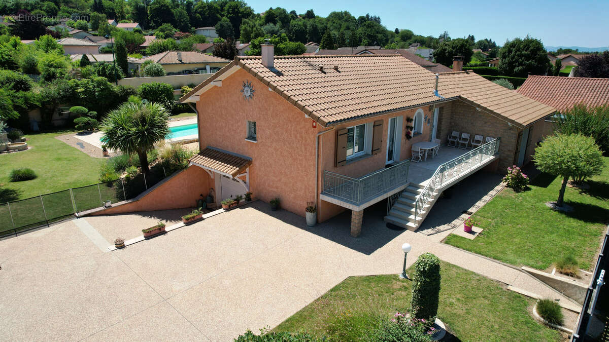 Maison à SAINT-PIERRE-DE-CHANDIEU