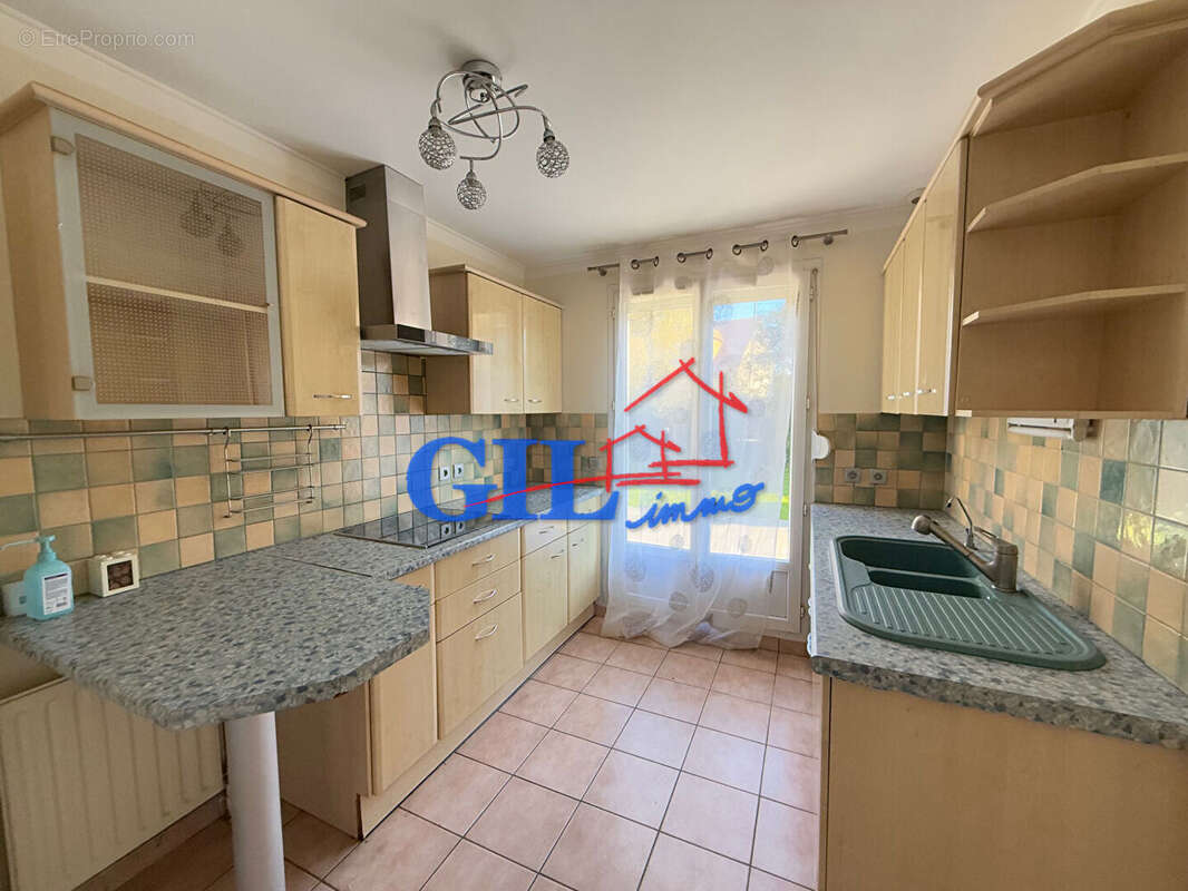 Maison à SAVIGNY-LE-TEMPLE